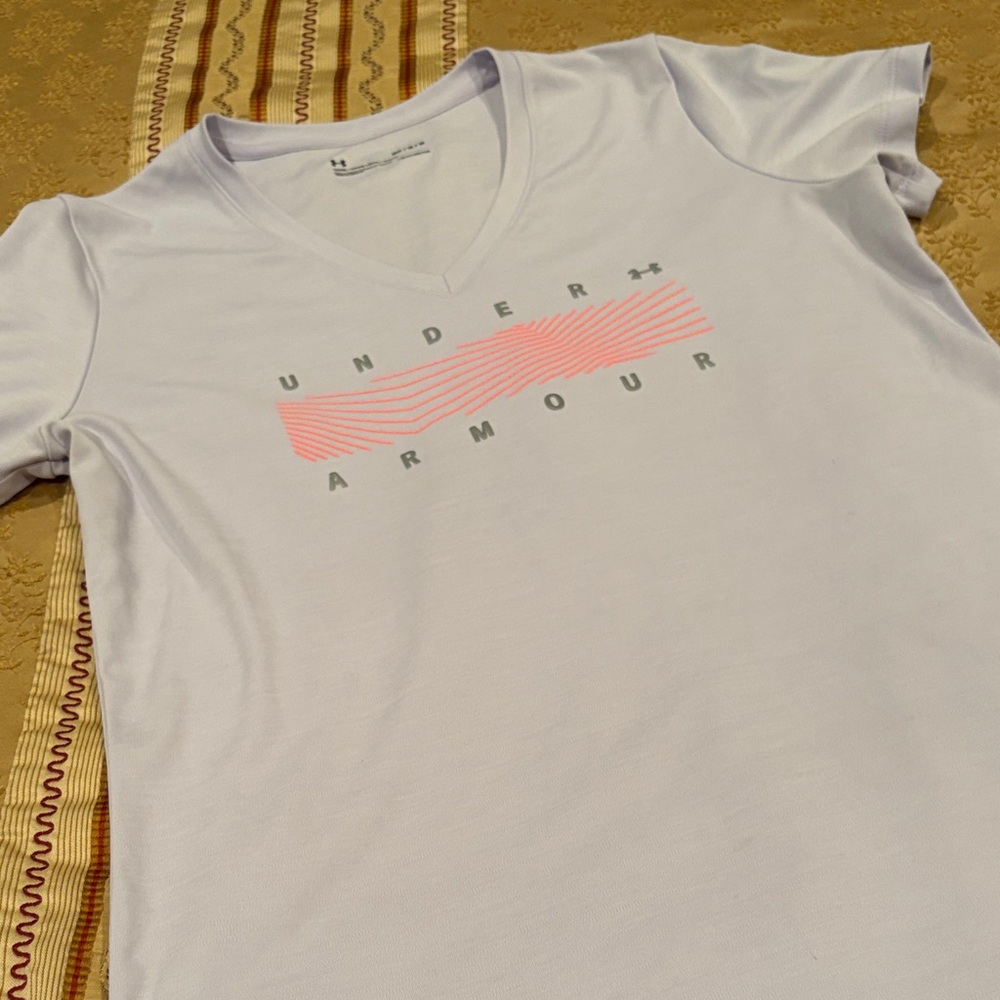 Under Armour Light Gray Tee with Pink and Gray Design, Polyester, Heatgear, M